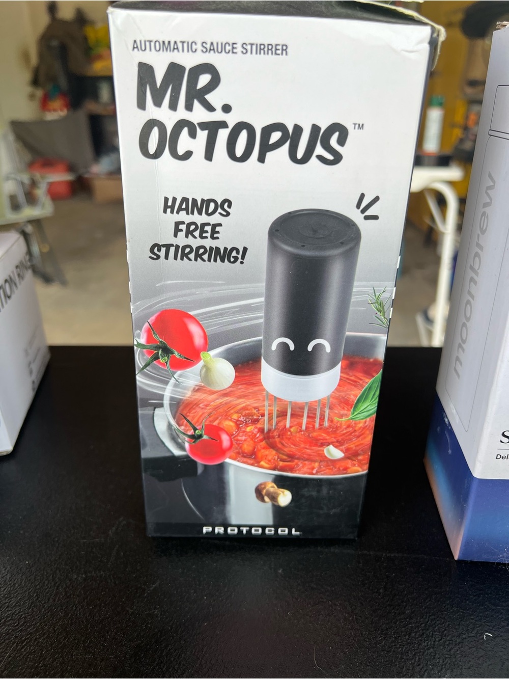 MR. OCTOPUS Automatic Sauce Stirrer - Black & Silver